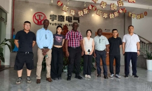 國外客戶蒞臨考察，深入了解后當(dāng)場(chǎng)簽訂湘潭電機(jī)車采購合同